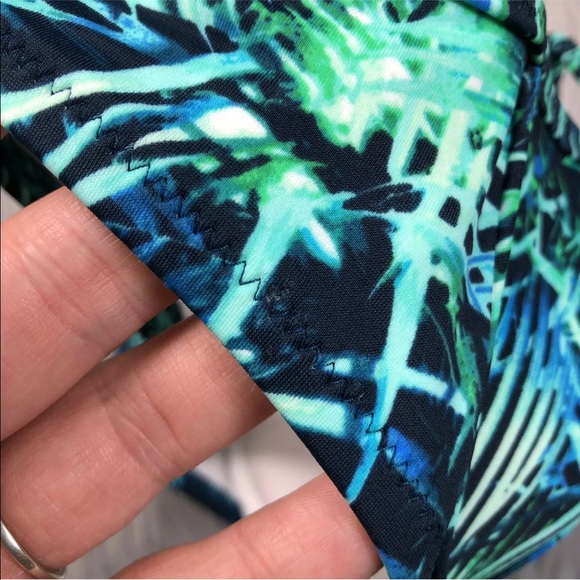 Victoria’s Secret PINK green caged bikini top XS - Picture 3 of 6